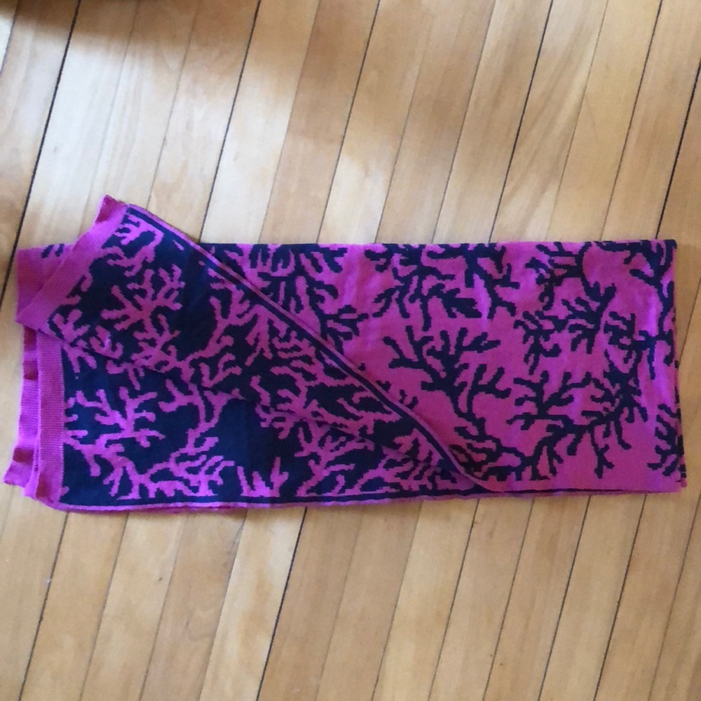 Preppy, coral motif, reversible scarf/shrug - Picture 3 of 3